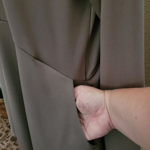 Joan Rivers Top Gray taupe Beige Medium Blouse Career Work QVC pockets - Picture 3 of 7